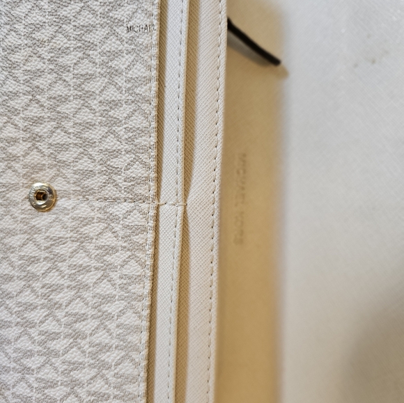 MichaelKors wallet: Used: Cream - Picture 10 of 12